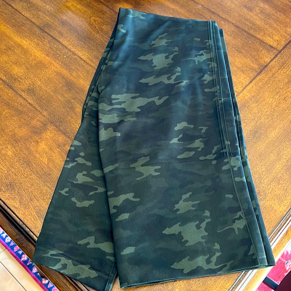 Spanx Look at Me Now Green Camo Leggings NWOT Sz 3x (26-28)
